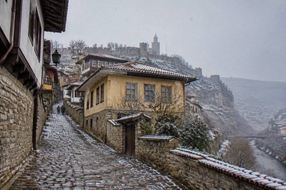 A narrow cobbled street of old houses in the Varosha quarter of Veliko Tarnovo
