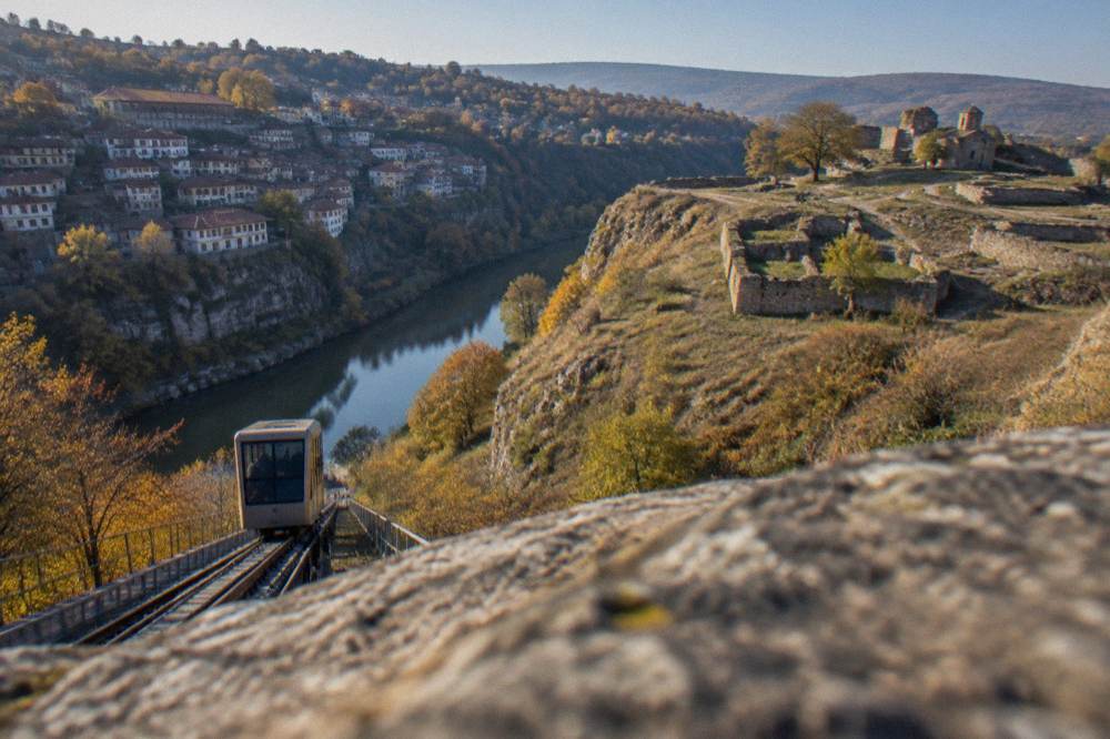 The Trapezitsa funicular carriage above the Yantra river gorge
